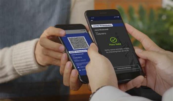 Tenta di entrare in ospedale con il green pass di Macron: arrestato