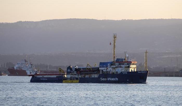 A Pozzallo sbarcano 406 migranti dalla Sea Watch