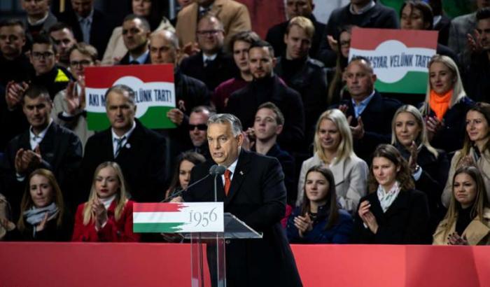 Orban il tiranno omofobo: "La Ue ci tratta da nemici ma noi fermeremo la propaganda Lgbtq"
