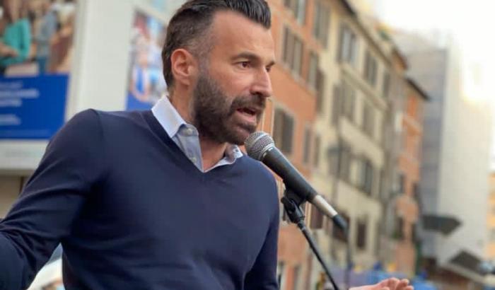 Salvini si vanta di aver fermato la leggi contro l'omofobia, l'ira di Zan e Elio Vito: "Vergogna speculatore" Salvini si vanta di aver fermato la leggi contro l'omofobia, l'ira di Zan e Elio Vito: "Vergogna speculatore"