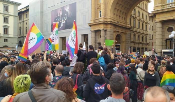 Protesta a Firenze Lgbtq alla sede di Italia Viva: "Renzi colpevole"