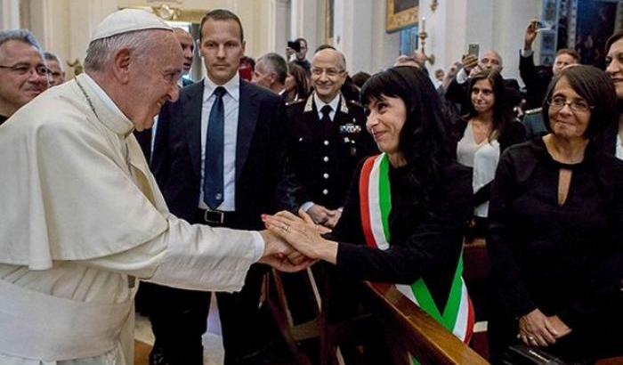 Papa Francesco e la sindaca di Assisi Stefania Proietti