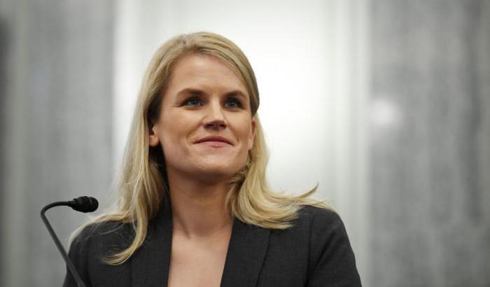 La 'talpa' di Facebook Frances Haugen avverte: "Esiste un reale pericolo di campagne di disinformazione"