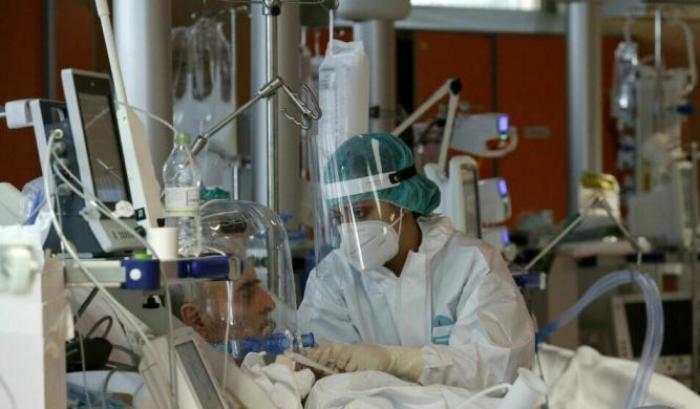 Crescono ricoveri e intensive, l'incidenza schizza a 78 e l'Rt tocca quota 1,21
