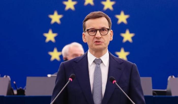 Catastrofismo di Morawiecki: "Se la Ue non difende i confini entreranno centinaia di milioni di migranti"