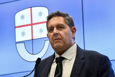 Sul super green pass da Toti una frecciata a Salvini: "Anche i governatori della Lega d'accordo" Sul super green pass da Toti una frecciata a Salvini: "Anche i governatori della Lega d'accordo"