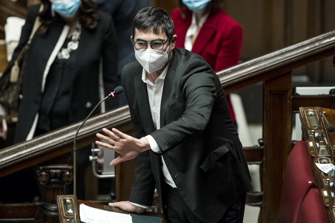 Fratoianni: "Ha ragione Conte, una coalizione con Calenda non è verosimile" Fratoianni: "Ha ragione Conte, una coalizione con Calenda non è verosimile"