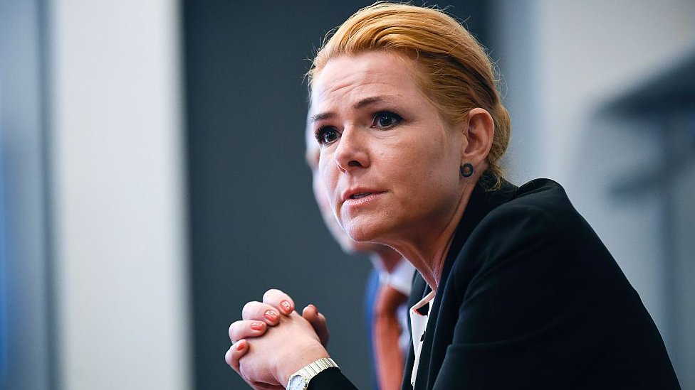 Separò famiglie di richiedenti asilo: ex ministra danese andrà in cella per due mesi Separò famiglie di richiedenti asilo: ex ministra danese andrà in cella per due mesi