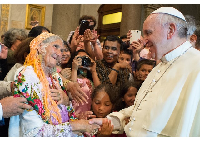 Francesco e l'elogio del pensiero incompleto: i grandi cambiamenti partono dalle periferie e non dal centro