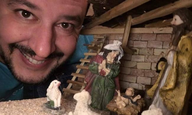 20191014_210524 Si avvicina il Natale e la Lega sfrutta presepi e simboli cristiani per fare propaganda