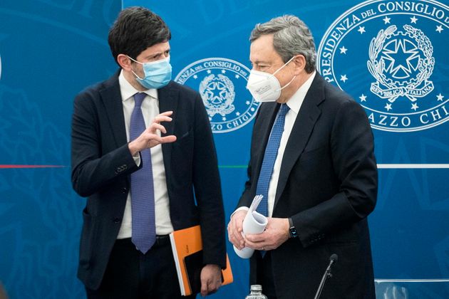 Il Governo sta valutando nuove regole: anche una quarantena ridotta per chi ha tre dosi...
