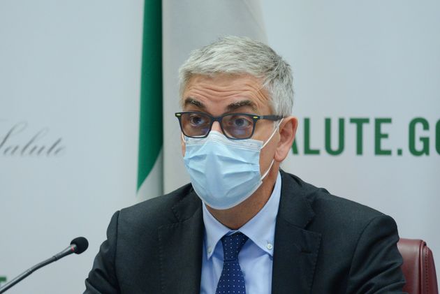 61af3a3e260000b56d3cff4d Brusaferro: "I contagi crescono e abbiamo 11 casi accertati di variante Omicron"