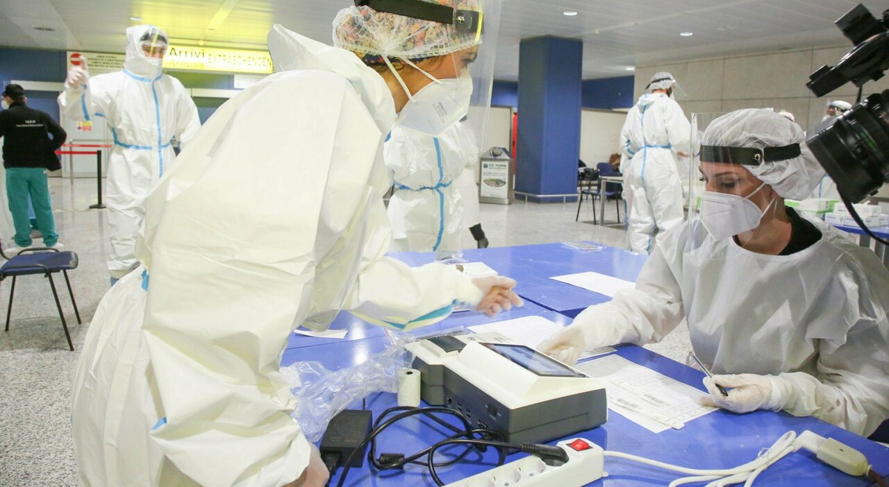 Aspettando il picco di contagi da Omicron: ecco quando arriverà secondo gli esperti