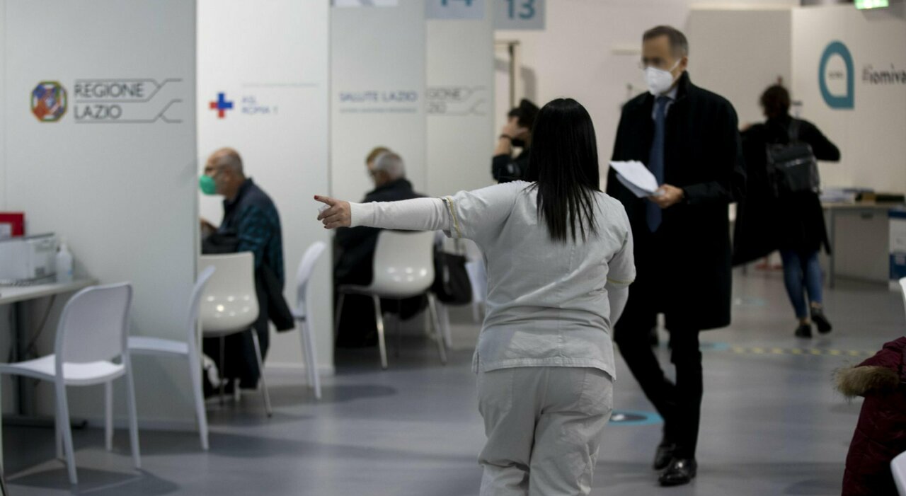 Obbligo vaccinale: da oggi tocca al personale scolastico e alle forze dell'ordine Obbligo vaccinale: da oggi tocca al personale scolastico e alle forze dell'ordine