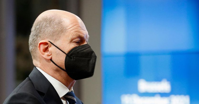 L'obiettivo di Scholz: "In Germania l'80% di vaccinati con prima dose entro il 7 gennaio" L'obiettivo di Scholz: "In Germania l'80% di vaccinati con prima dose entro il 7 gennaio"