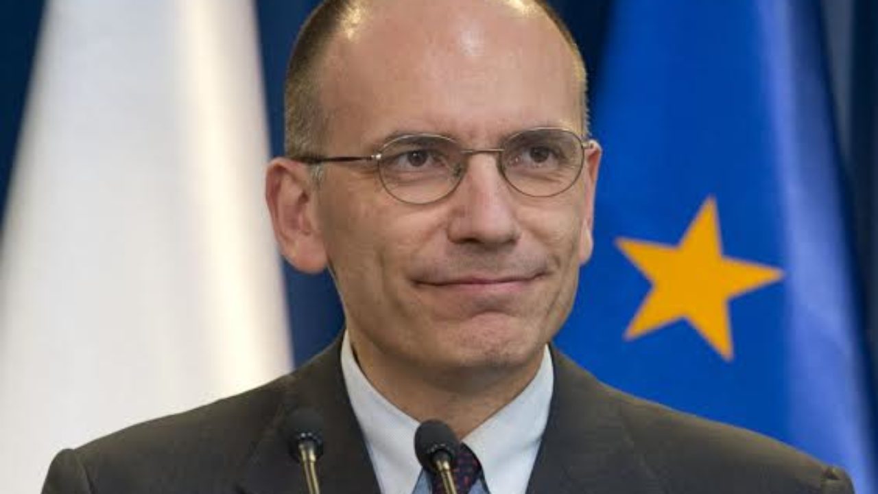 Letta: "Il capo largo non so stringe o allarga a seconda delle dichiarazioni di giornata ma..." Letta: "Il capo largo non so stringe o allarga a seconda delle dichiarazioni di giornata ma..."