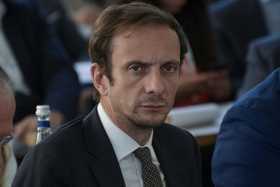 Anche Fedriga sotto scorta, il presidente del Friuli-Venezia Giulia è stato minacciato dai No vax