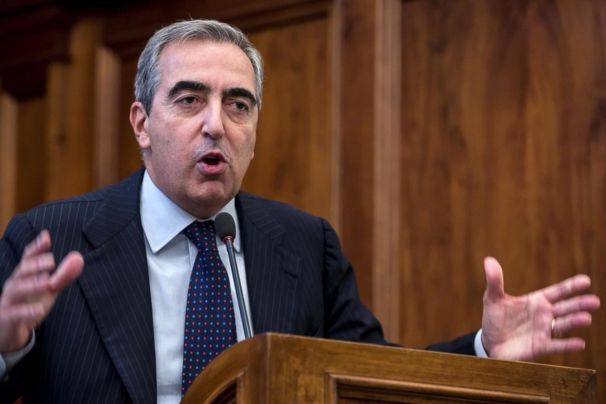 La minaccia di Gasparri: "Berlusconi ha tutte le caratteristiche adatte per andare al Quirinale"