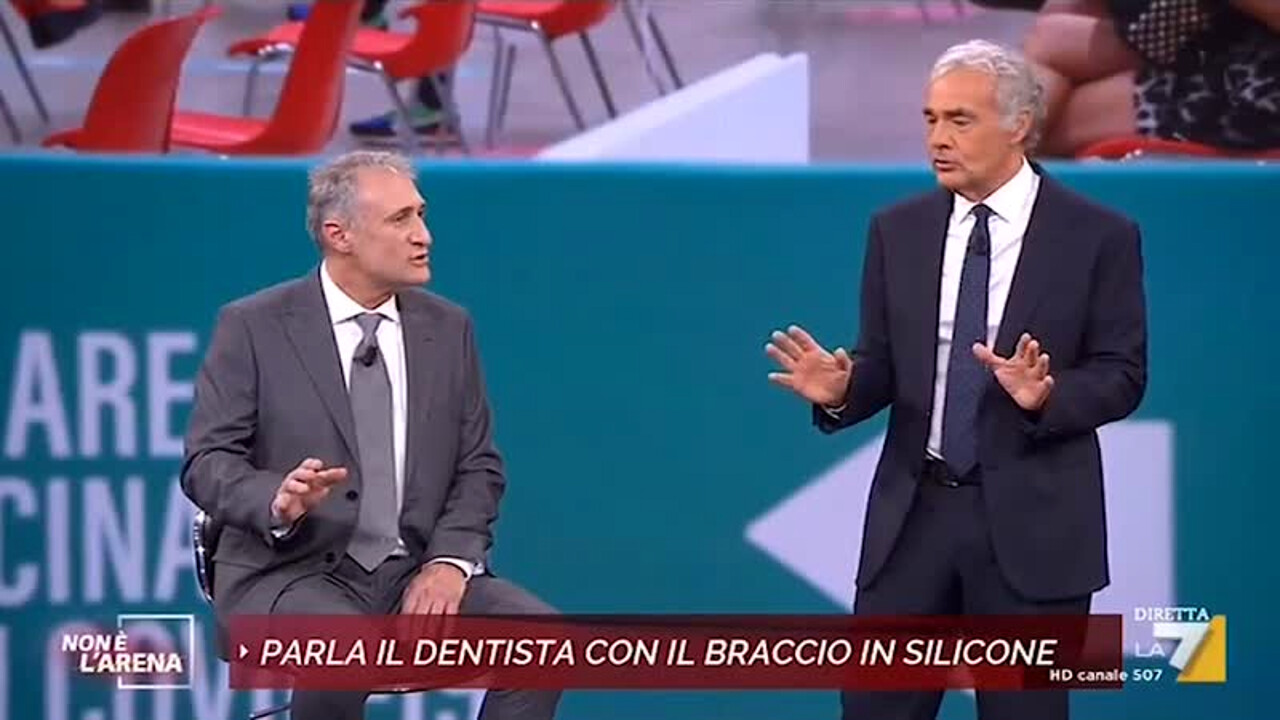 Il dentista no-vax con il braccio di silicone da Giletti, scoppia la bufera social e Gad Lerner...