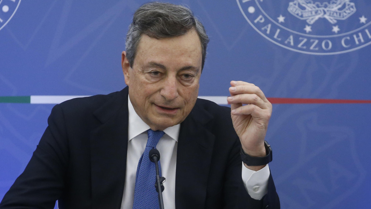 Non c'è intesa sul contributo di solidarietà per il caro bollette: la proposta di Draghi spacca la maggioranza Non c'è intesa sul contributo di solidarietà per il caro bollette: la proposta di Draghi spacca la maggioranza