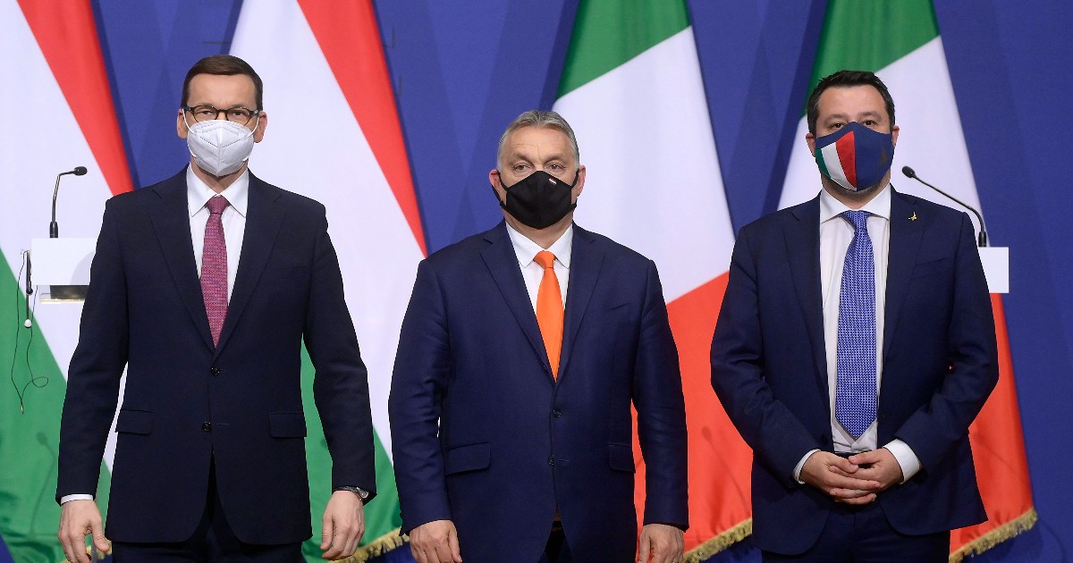 Nuova sconfitta per Salvini: la Polonia dice no al suo piano per una Destra europea (e Meloni gongola) Nuova sconfitta per Salvini: la Polonia dice no al suo piano per una Destra europea (e Meloni gongola)