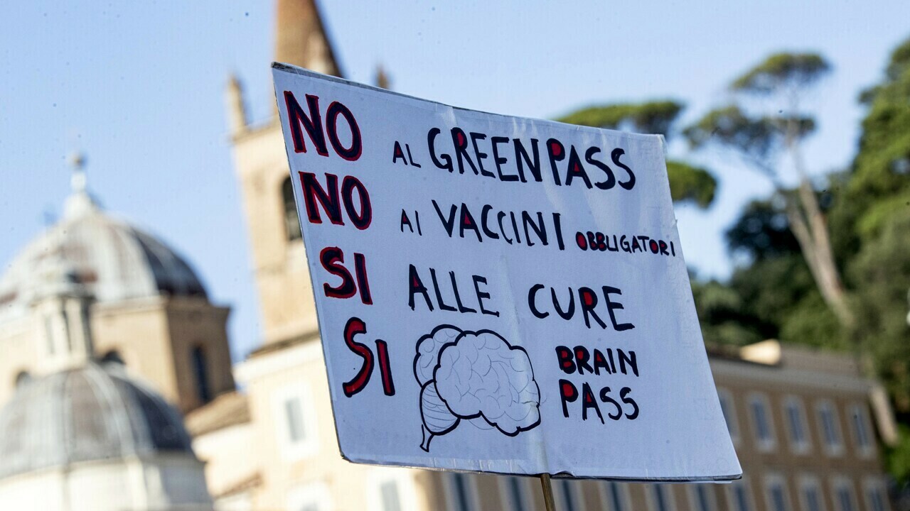 I no-vax minacciano Draghi e postano il suo indirizzo privato su una chat: indaga la postale I no-vax minacciano Draghi e postano il suo indirizzo privato su una chat: indaga la postale