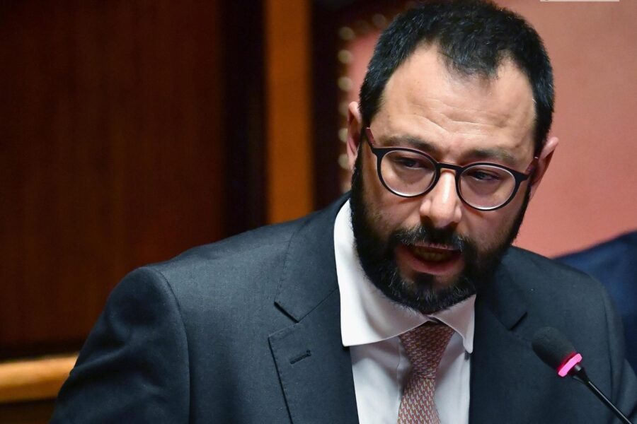 patuanelli-scaled-1-e1587571838219-900×600 Busta con minacce no vax e una polvere 'sospetta' inviata a Patuanelli, la solidarietà della politica