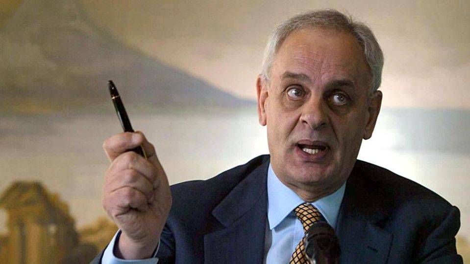 Pera, il nemico del Papa: "Il suo pontificato uno scandalo, la chiesa è una Ong che ha trasformato Greta in un idolo" Pera, il nemico del Papa: "Il suo pontificato uno scandalo, la chiesa è una Ong che ha trasformato Greta in un idolo"