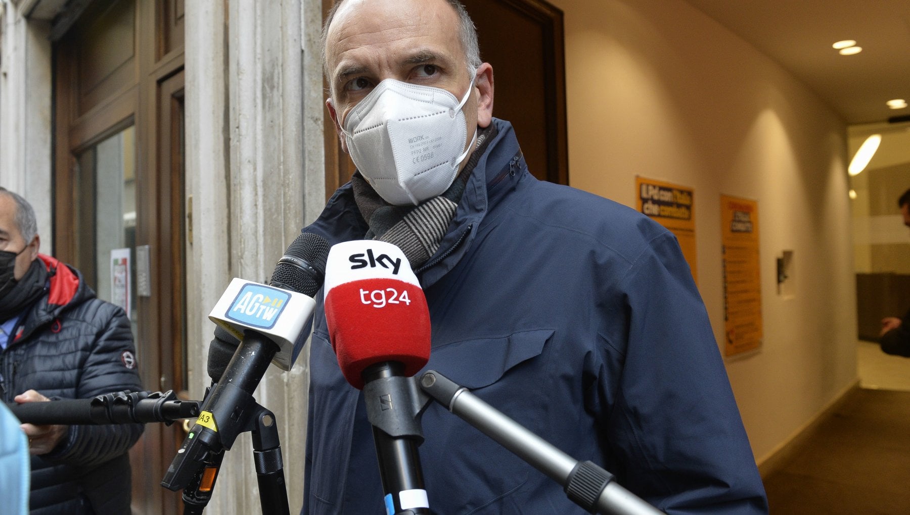 Sondaggi politici: italiani preoccupati per la ripresa economica e il 'rassicurante' Letta sale nei consensi Sondaggi politici: italiani preoccupati per la ripresa economica e il 'rassicurante' Letta sale nei consensi