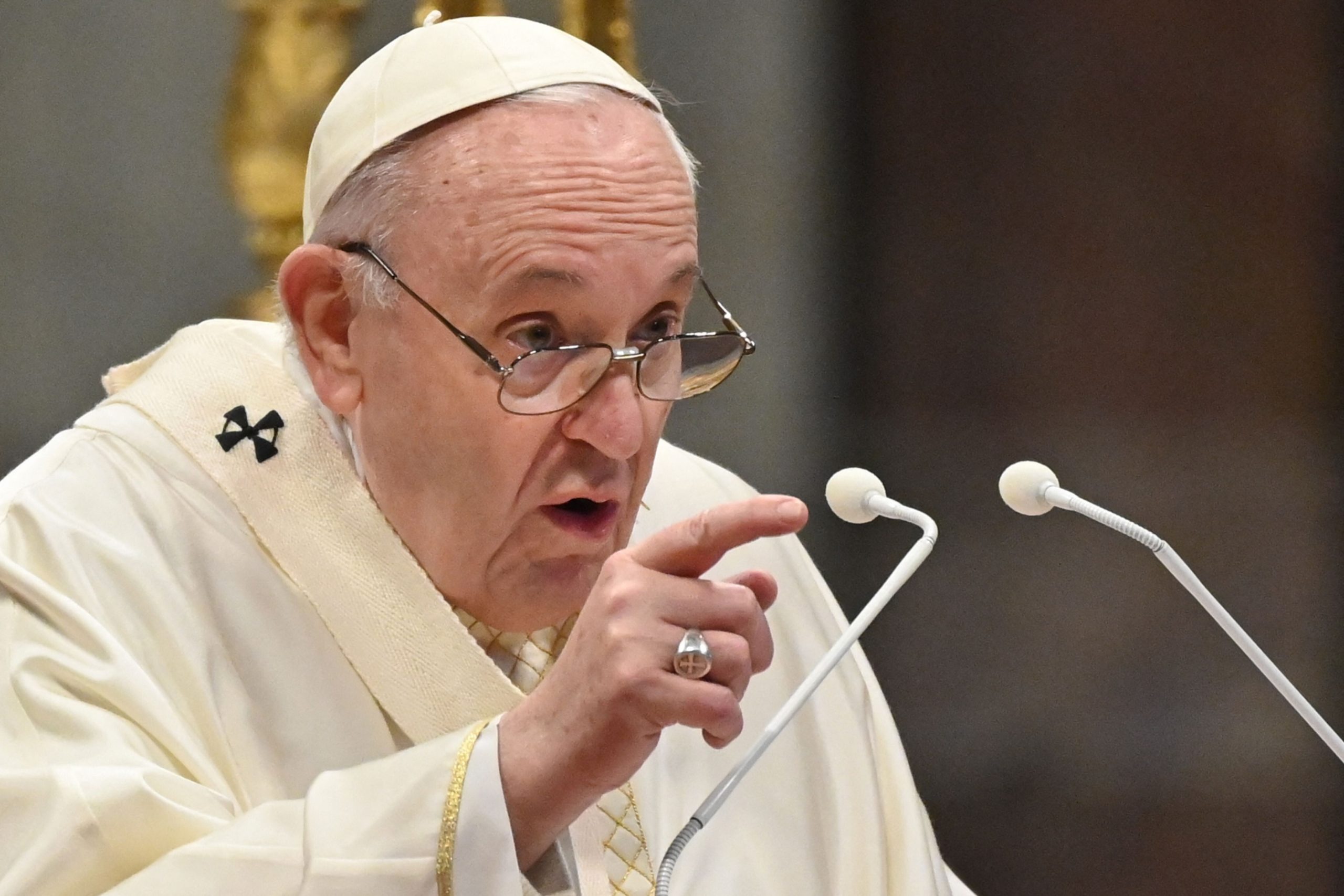 Il monito del Papa: "Dolore nel vedere i fratelli e le sorelle morire in mare perché non li lasciano sbarcare"
