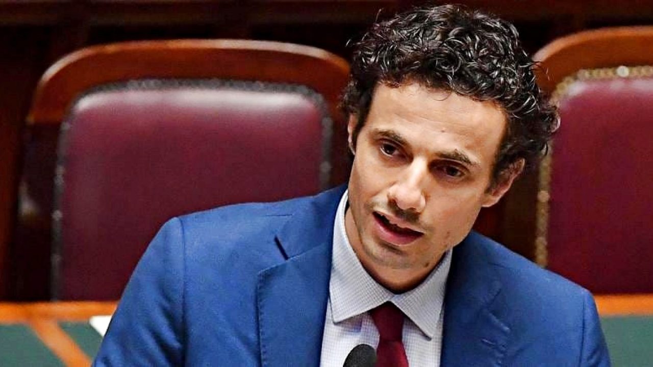 Crippa (M5s): "La destra tolga il nome di Berlusconi dal tavolo per il Quirinale" Crippa (M5s): "La destra tolga il nome di Berlusconi dal tavolo per il Quirinale"