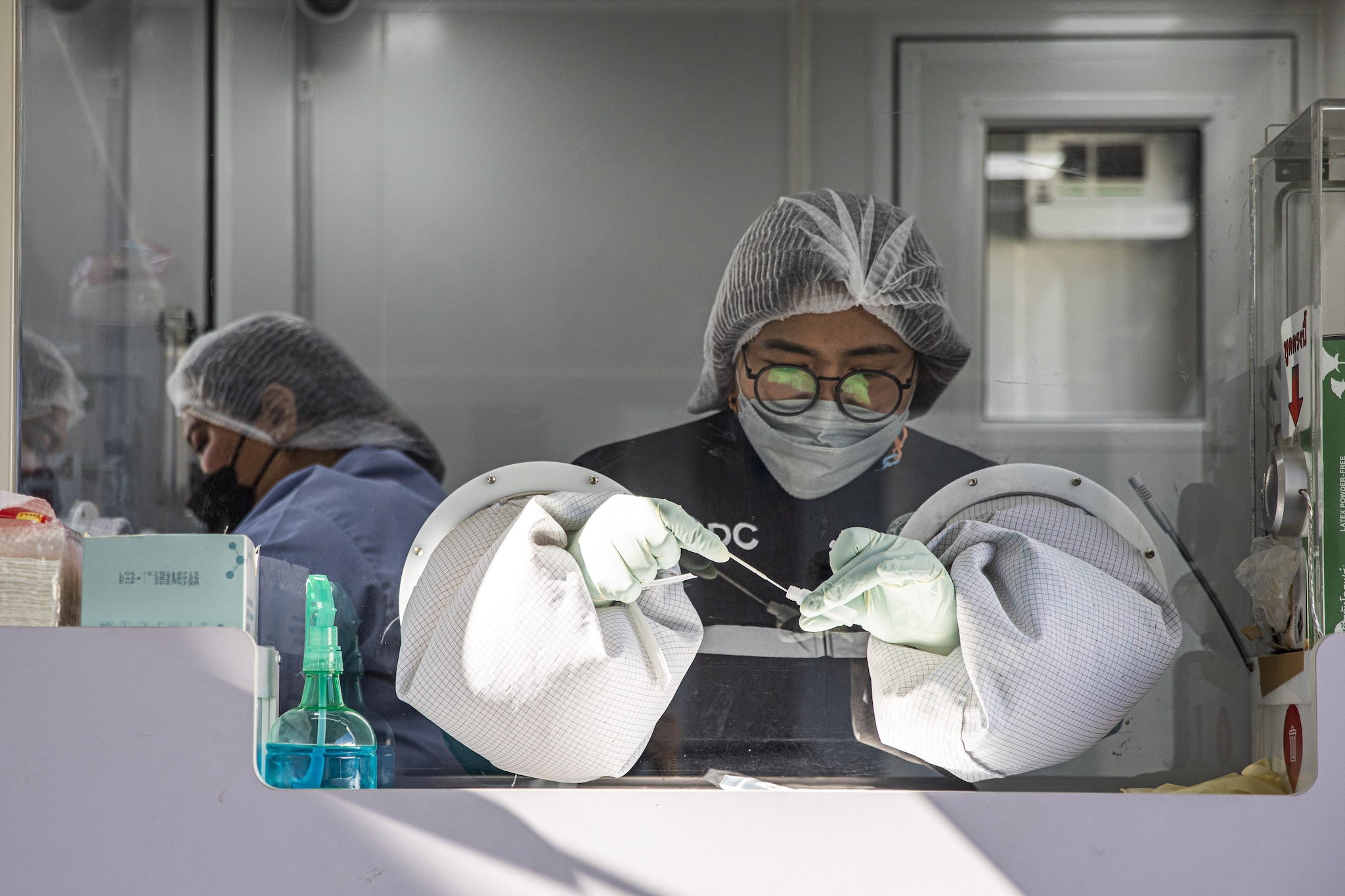 L'Oms ha nuove prove sulla variante Omicron: "Causa effetti meno gravi". Ecco perché... L'Oms ha nuove prove sulla variante Omicron: "Causa effetti meno gravi". Ecco perché...