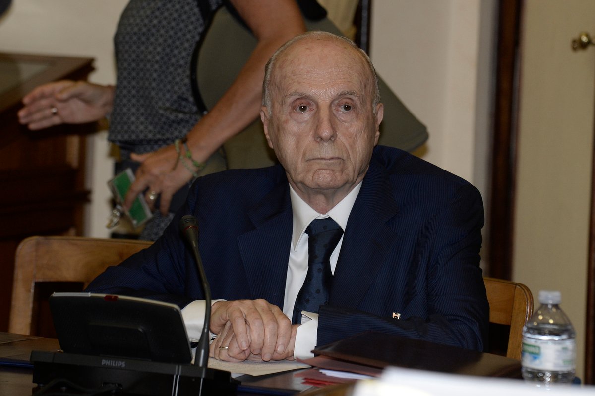 Paolo Maddalena: "Gratificato per essere un candidato di bandiera per il Quirinale, Berlusconi non è un soggetto" Paolo Maddalena: "Gratificato per essere un candidato di bandiera per il Quirinale, Berlusconi non è un soggetto"