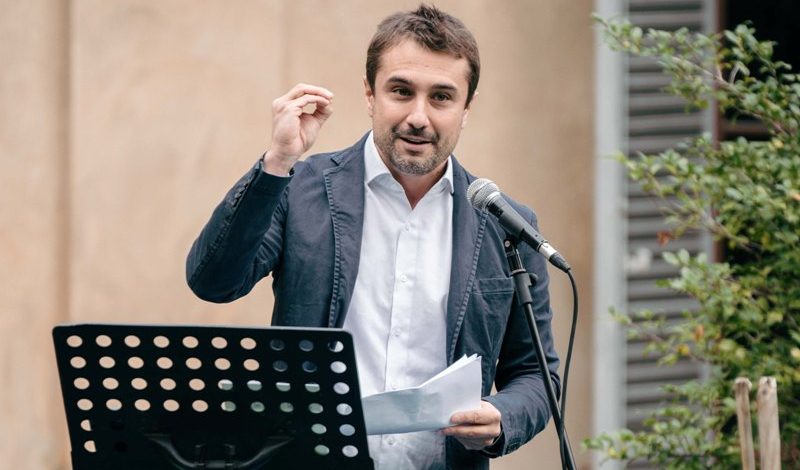 Fratelli d'Italia si fa sempre riconoscere: dopo i saluti fascisti di Napoli danno del 'down' al sindaco di Sesto