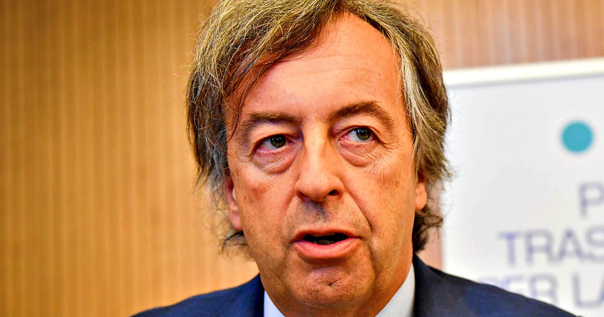 Covid, Burioni: "Parlare ora di quarta dose per tutti è parlare del nulla"