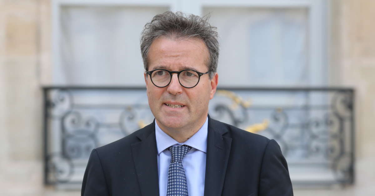 Il direttore degli ospedali di Parigi contro i no-vax: "Chi non è vaccinato si paghi il ricovero"