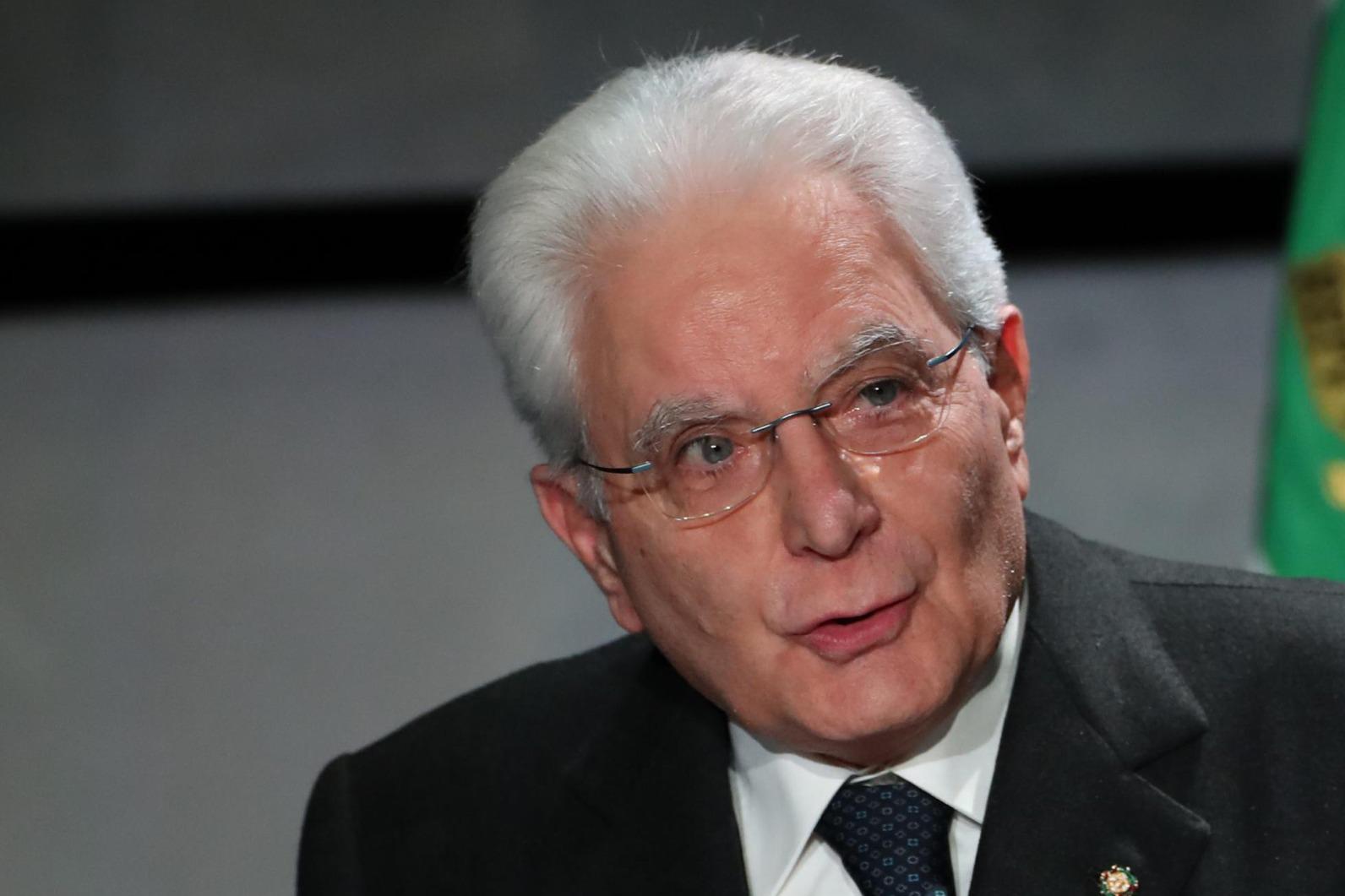 Ricordiamo ai più giovani chi è Mattarella: il ritratto del costituzionalista democristiano che resta al Quirinale Ricordiamo ai più giovani chi è Mattarella: il ritratto del costituzionalista democristiano che resta al Quirinale