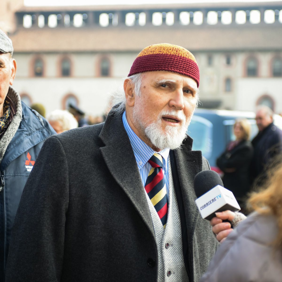 L'ironia di Moni Ovadia: "Berlusconi al Colle? Sarebbe la perfetta conclusione del teatrino Italia"