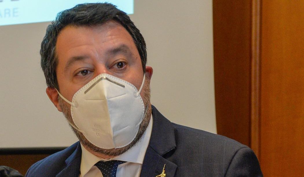 Salvini dopo il crac Casellati: "Stiamo lavorando per una presidente donna"