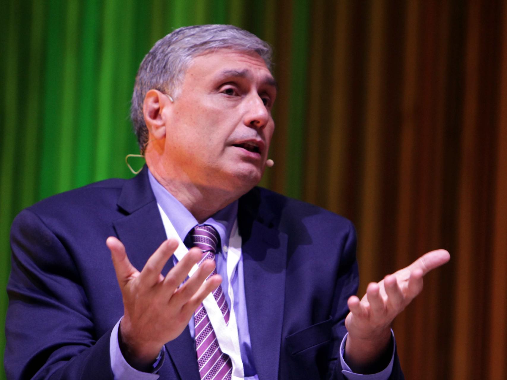 Il post sui social di Silvestri per fare chiarezza su Omicron: "Cosa sappiamo, cosa può succedere, cosa possiamo fare"