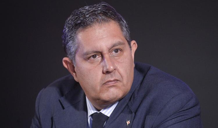 toti_serio_fg La sviolinata di Toti: "Dire che Berlusconi è incompatibile col Quirinale è un'offesa per chi lo ha votato"