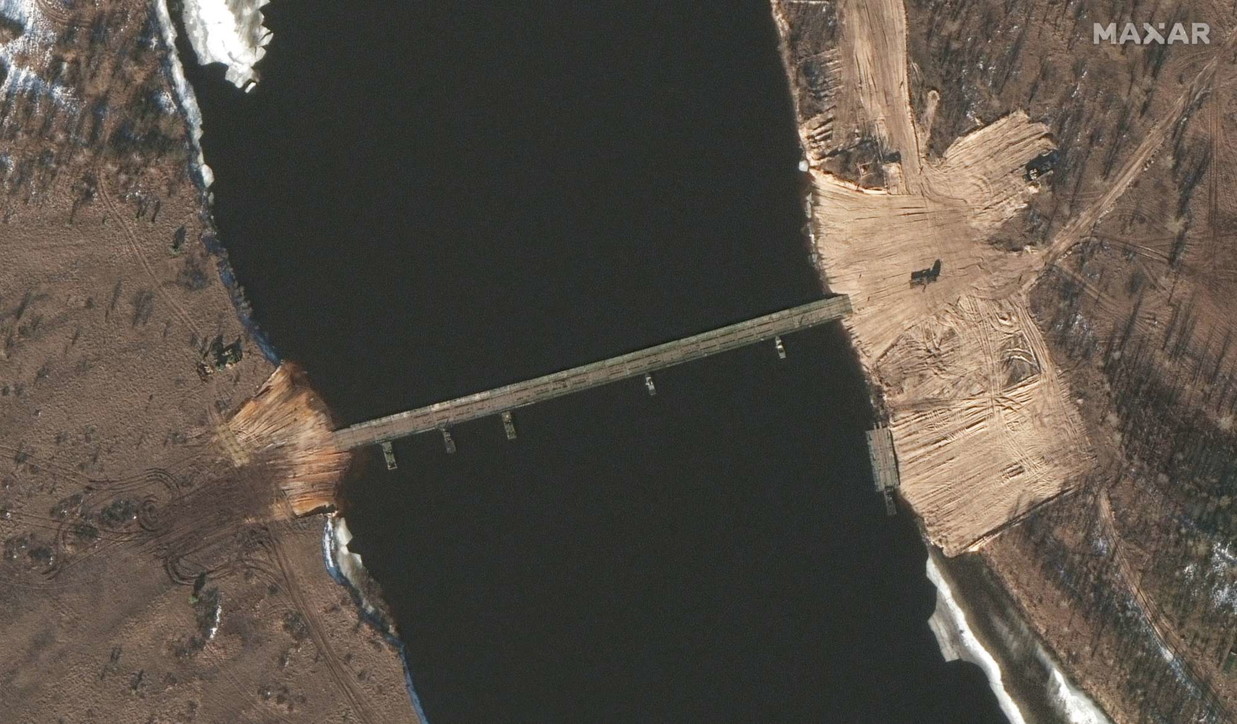 La Cnn rivela: "I russi stanno costruendo un ponte al confine con l'Ucraina"