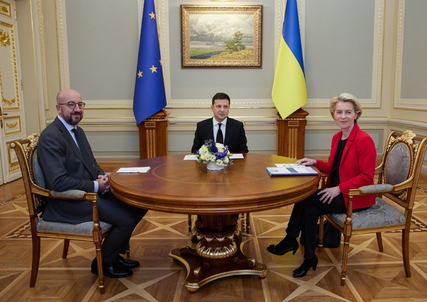 06ef6d9feca6f0fd7626dc3960ddb005 Adesione dell'Ucraina alla Ue, Zelensky: "Siamo europei, fate presto"