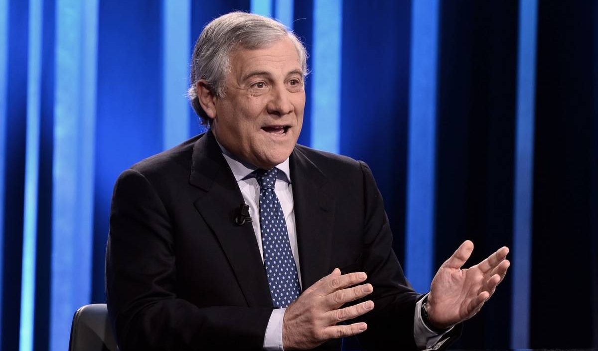 Migranti, Tajani a Bruxelles: "Le Ong organizzano il trasporto dei clandestini, Frontex ci dà ragione" Migranti, Tajani a Bruxelles: "Le Ong organizzano il trasporto dei clandestini, Frontex ci dà ragione"