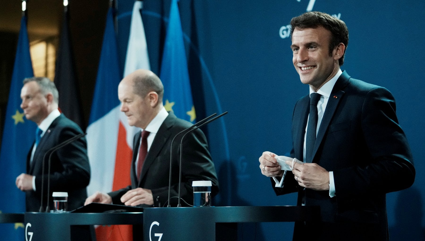 Ucraina, grandi manovre nel "buio": la Nato rincorre lo Zar Putin