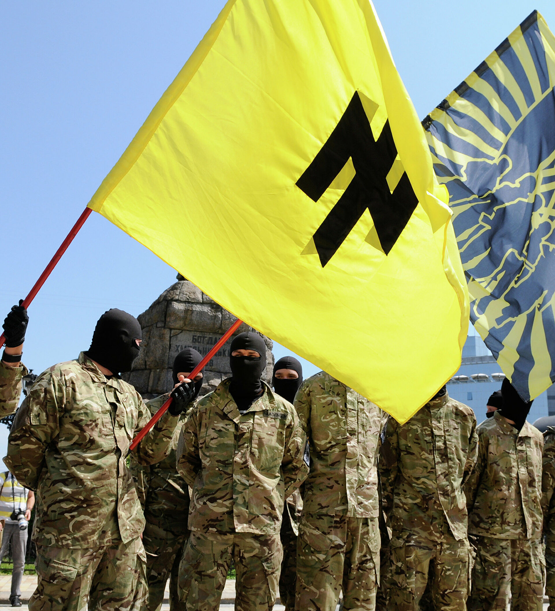 Putin e il contrappasso: voleva denazificare l'Ucraina e ha trasformato in 'eroi' i militari del battaglione Azov