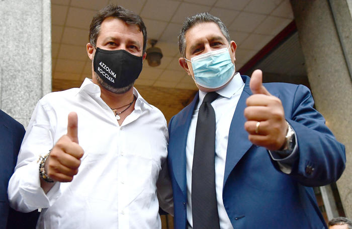 Salvini, 'vendetta' su Toti: destabilizzare la giunta della Liguria dopo la rottura nel voto al Quirinale Salvini, 'vendetta' su Toti: destabilizzare la giunta della Liguria dopo la rottura nel voto al Quirinale