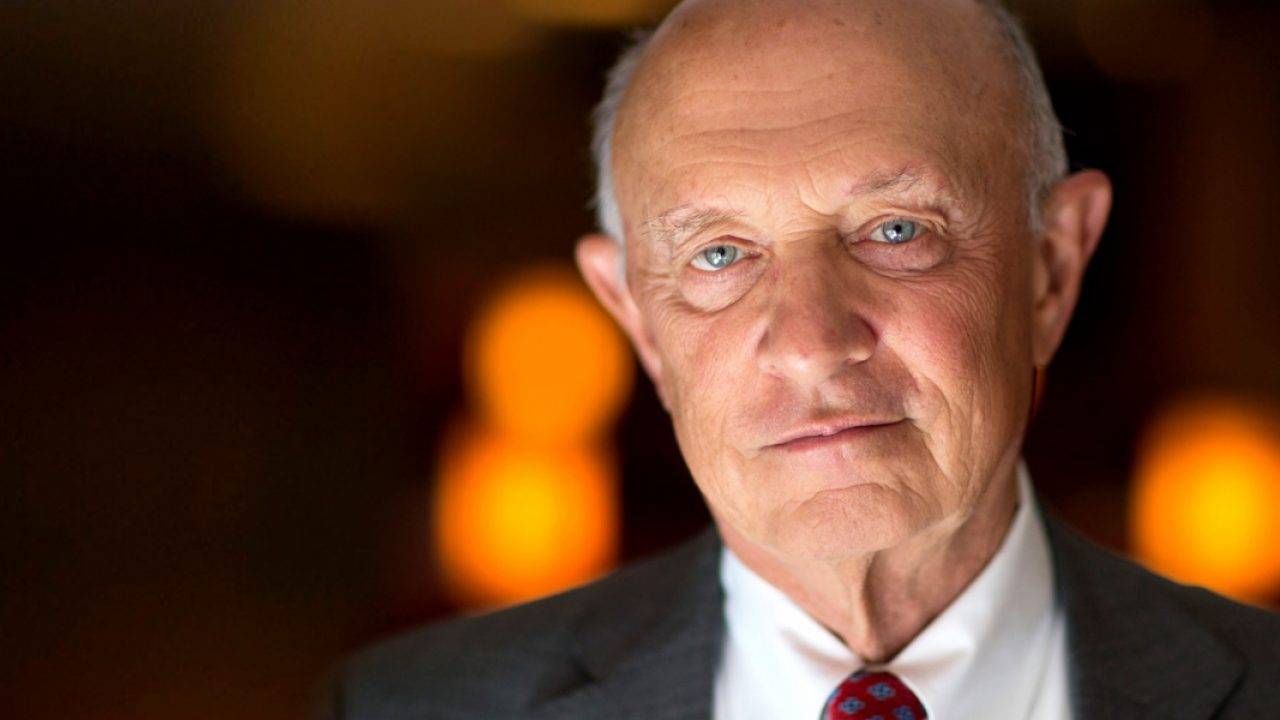 L'ex direttore della Cia James Woolsey: "Per evitare la guerra dobbiamo aiutare Putin a salvare la faccia"