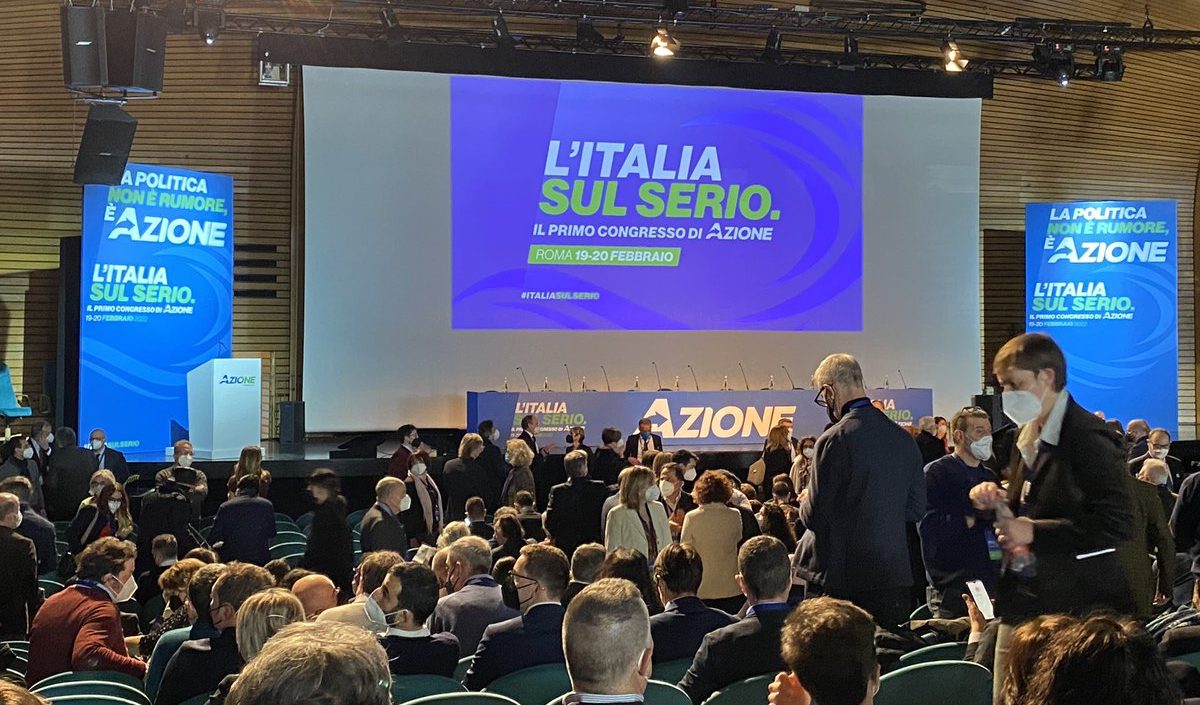 Calenda apre alla Lega (di Giorgetti) e chiude a M5s: "Hanno inquinato la politica" Calenda apre alla Lega (di Giorgetti) e chiude a M5s: "Hanno inquinato la politica"
