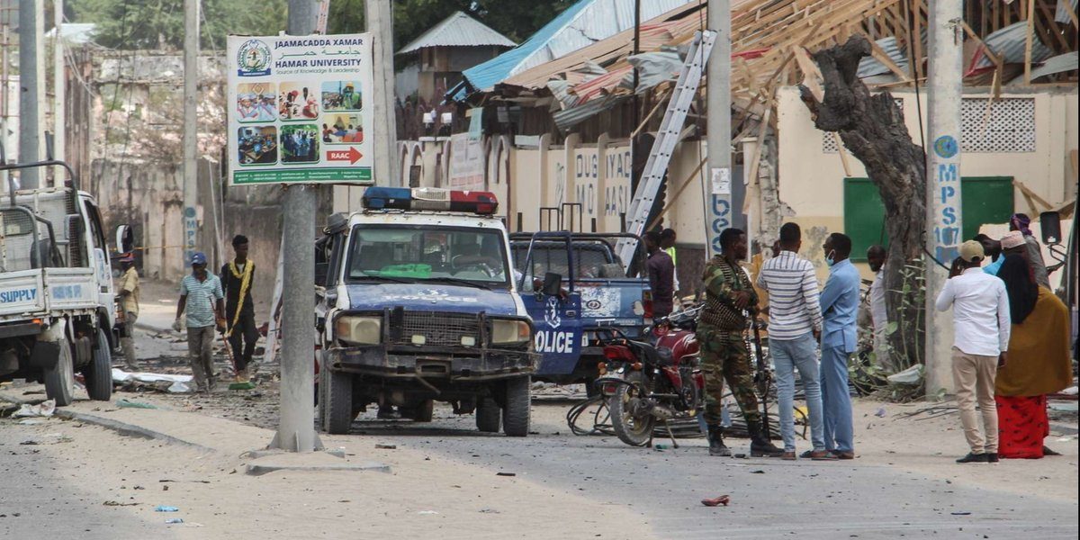 Somalia, attacco suicida di Al Shabaab: 15 morti e 20 feriti in un ristorante